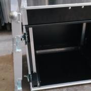 Monitoros, kihajtható fedelű, alul sines rack - Safecase