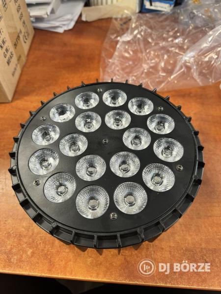 8 DB 18x18W RGBWAUV aluházas PAR lámpa konténerezva