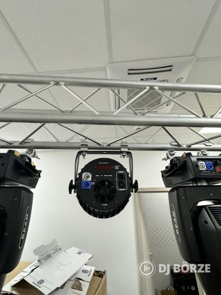 8 DB 18x18W RGBWAUV aluházas PAR lámpa konténerezva
