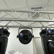 8 DB 18x18W RGBWAUV aluházas PAR lámpa konténerezva