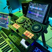 Reloop Buddy DJ kontroller + decksaver