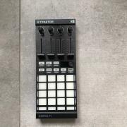 Native Instruments Traktor Kontrol F1
