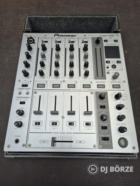 Pioneer DJM-700 konténerben