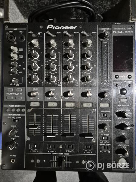 Pioneer DJM-800 konténerben