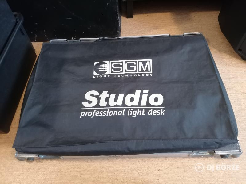 SGM Studio 12 fényvezérlő