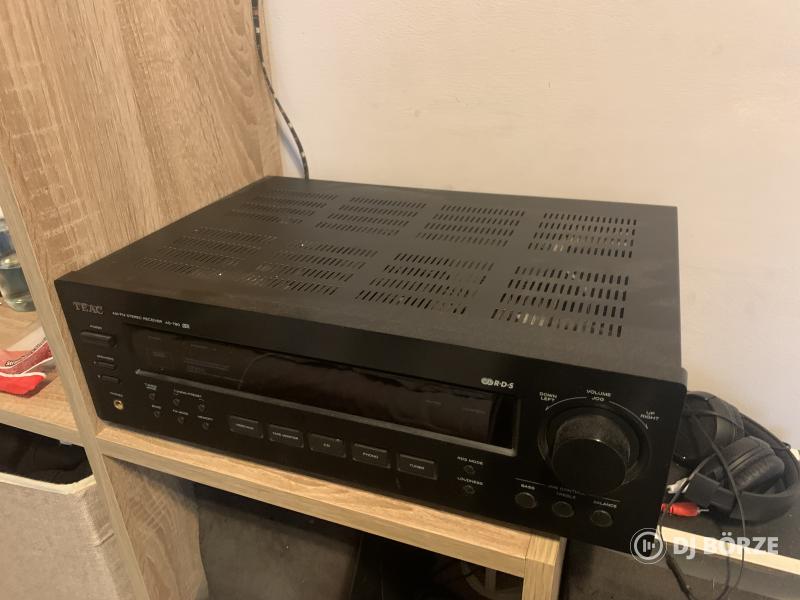 TEAC erősítő, 2db JVC hangfal, 2db mélyláda