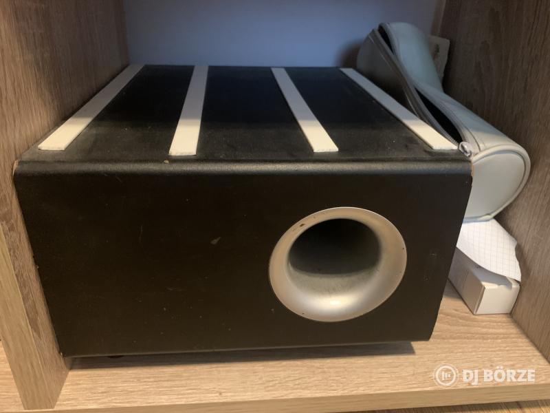 TEAC erősítő, 2db JVC hangfal, 2db mélyláda