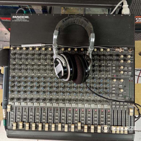Mackie 1604 VLZ PRO keverő