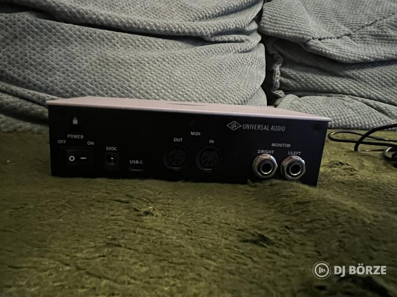 Universal audio volt 2