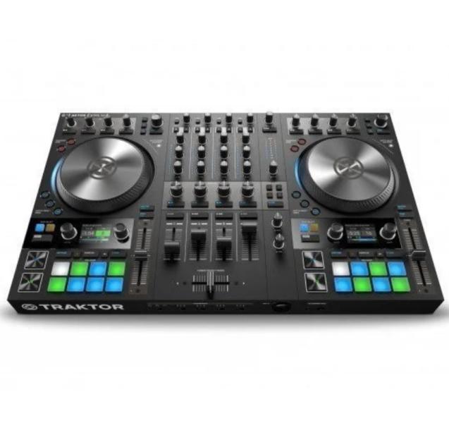 Native Instruments Traktor Kontrol S4 MK3 DJ konzol