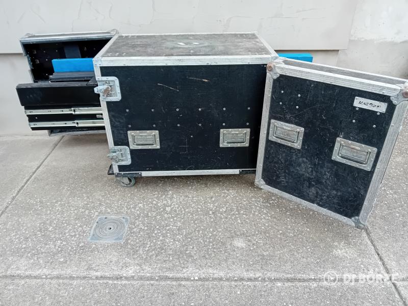 Konténerek, rack elemek (beszámítás is) 2db van! Szeged- Bp