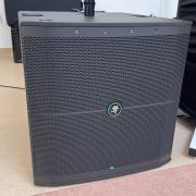 Mackie Thump 118s mélynyomó hangfal párban, gyári védőhuzattal