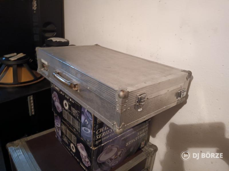 Pioneer Cd lejàtszók. Illetve rack konténer.