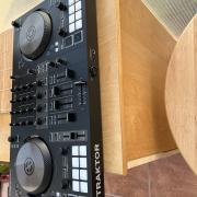 TRAKTOR KONTROL S3