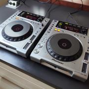 Eladó 2db Pioneer CDJ-850 lejátszó