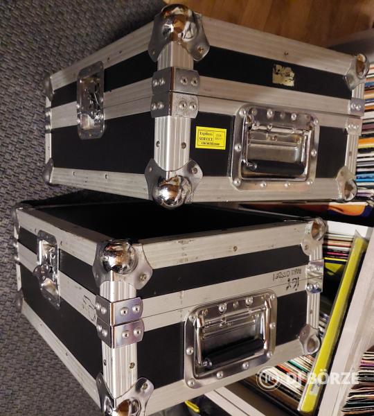 2db CD / média lejátszó rack / hordtáska / hard case eladó / cserélhető