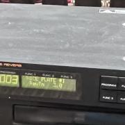 Roland SRV 330 effekt processzor
