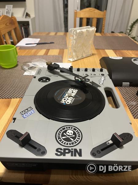 Reloop Spin hordozható Scratch dj lemezjátszó Ortofon / Jesse Dean