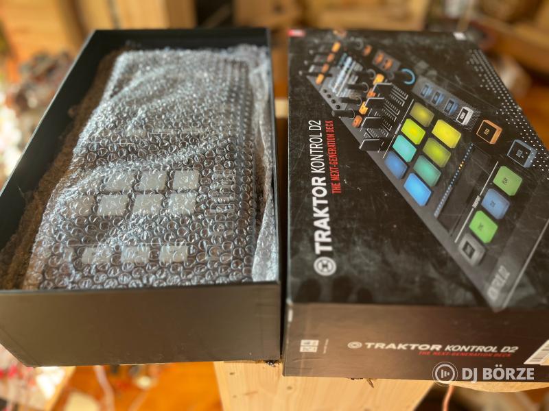 Native Instruments - Traktor D2 Pár + Deck Saver