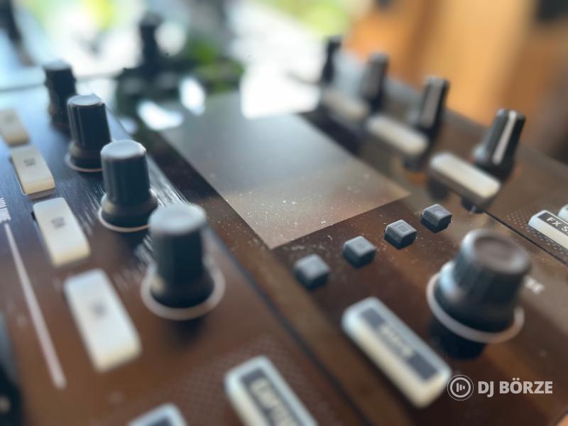 Native Instruments - Traktor D2 Pár + Deck Saver