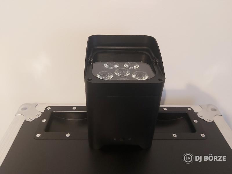 Eladó új, 6x18 watt akkumulátoros PAR lámpák, hordtáskákkal, rackekkel