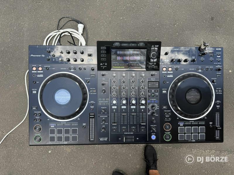 Pioneer XDJ XZ + táska
