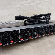 Behringer RX1602 vonalkeverő