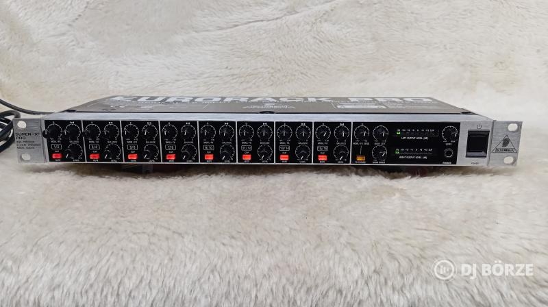 Behringer RX1602 vonalkeverő
