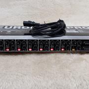 Behringer RX1602 vonalkeverő