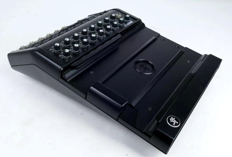 MACKIE DL1608 digit keverő