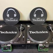 2DB GYŰJTŐI ÁLLAPOTÚ TECHNICS SL 1210-MK2