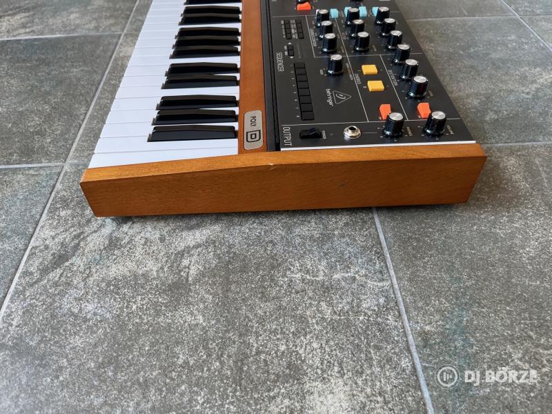 Behringer Poly D 4-Voice Analog Synthesizer