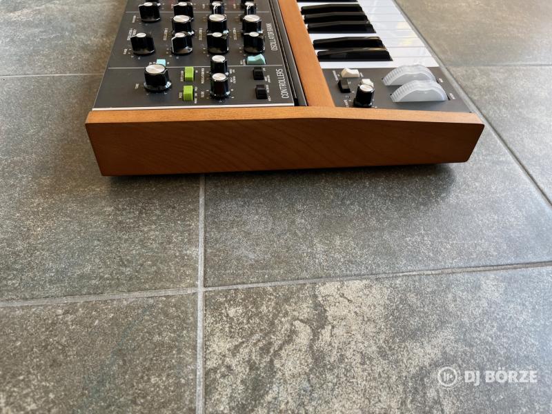 Behringer Poly D 4-Voice Analog Synthesizer