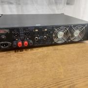 Behringer KM 1700 végfok