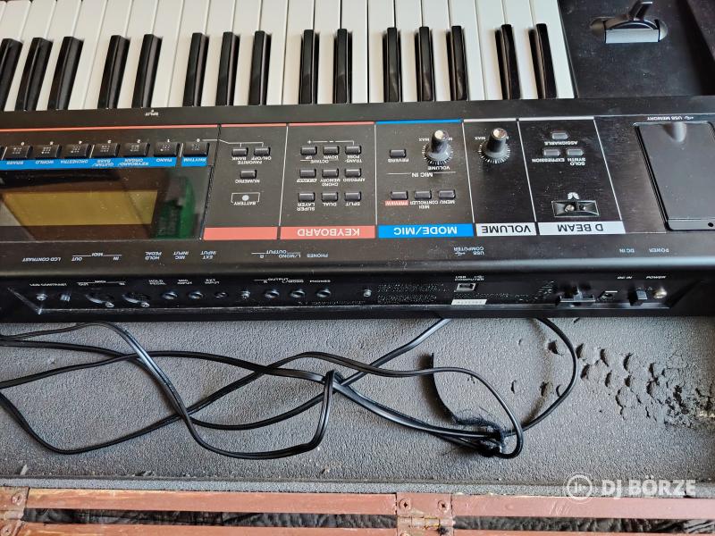 Roland Juno