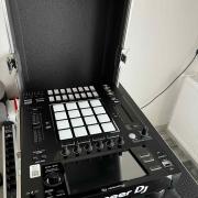 PIONEER DJS-1000 sampler / Stairville Tour Stage asztal 2m x 0,5m + lábak