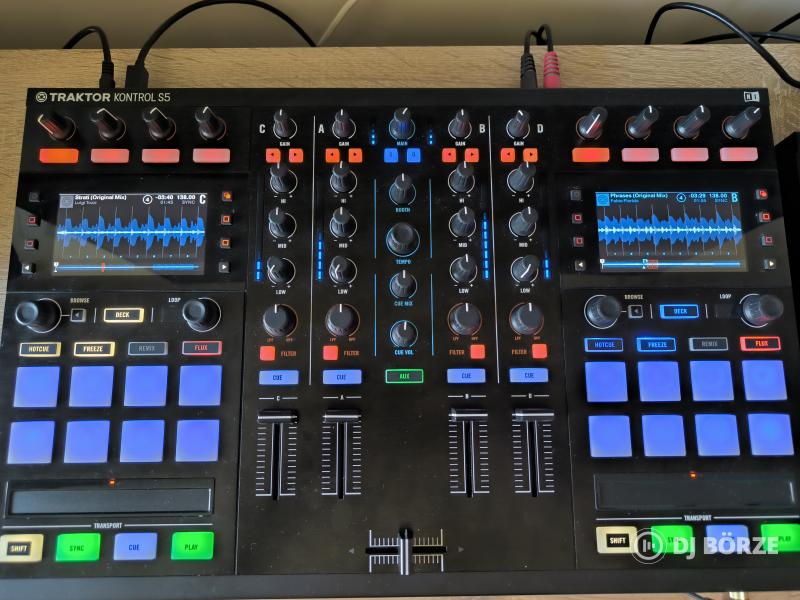 Native Instruments Traktor Kontrol S5 + Traktor Pro 3 + UDG táska + 5m Klotz RCA kábel