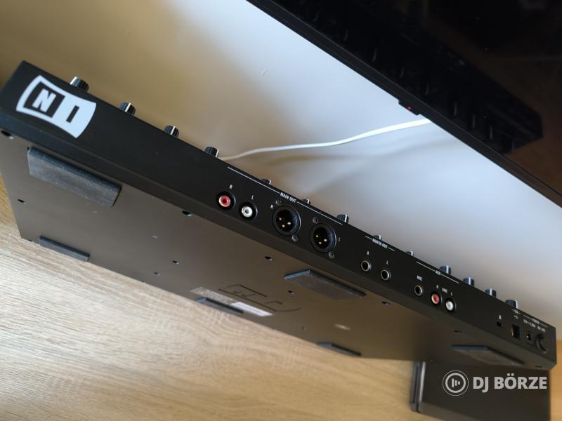 Native Instruments Traktor Kontrol S5 + Traktor Pro 3 + UDG táska + 5m Klotz RCA kábel