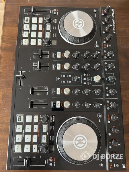 Native instrument S4 mkII