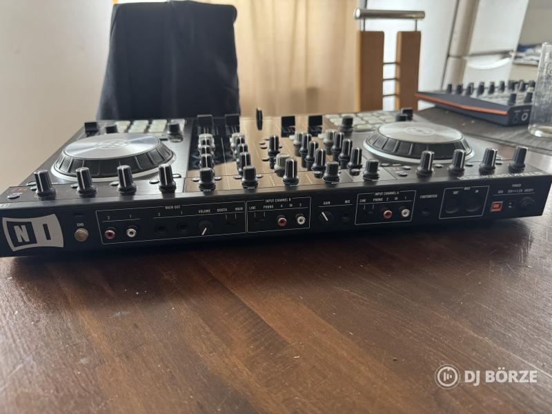 Native instrument S4 mkII