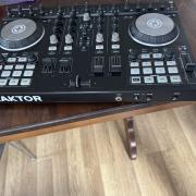 Native instrument S4 mkII