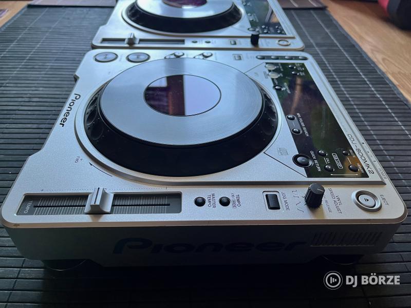 2x Pioneer CDJ-800 mk2