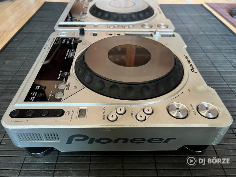 2x Pioneer CDJ-800 mk2