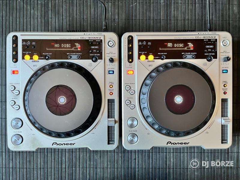 2x Pioneer CDJ-800 mk2
