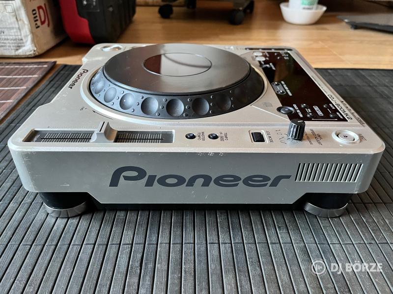 2x Pioneer CDJ-800 mk2