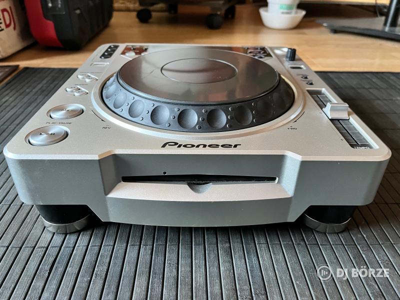 2x Pioneer CDJ-800 mk2