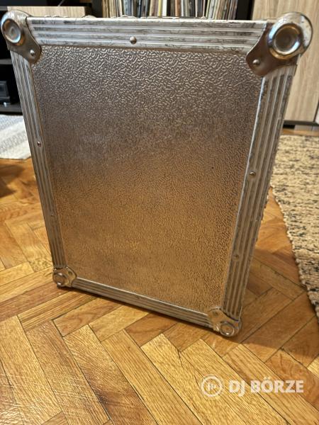 Pioneer Dj eszközökhöz szállító rack