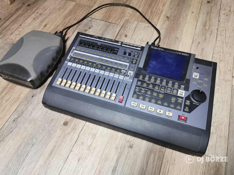 Roland vs 1880 mixer