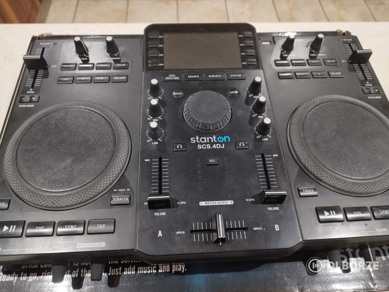 Stanton SCS.4DJ kontroller