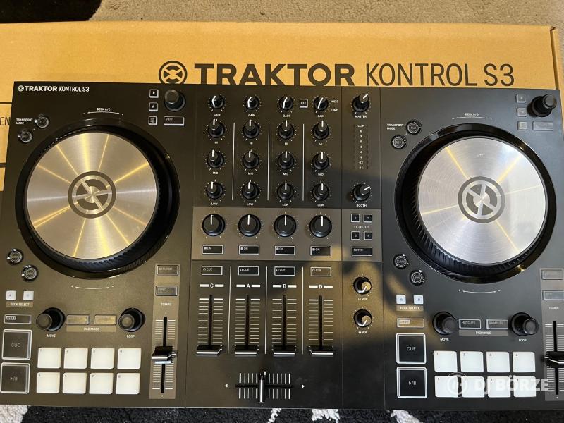 🎧 Eladó Traktor S3 DJ Kontroller – Megkímélt Állapotban, Dobozában!